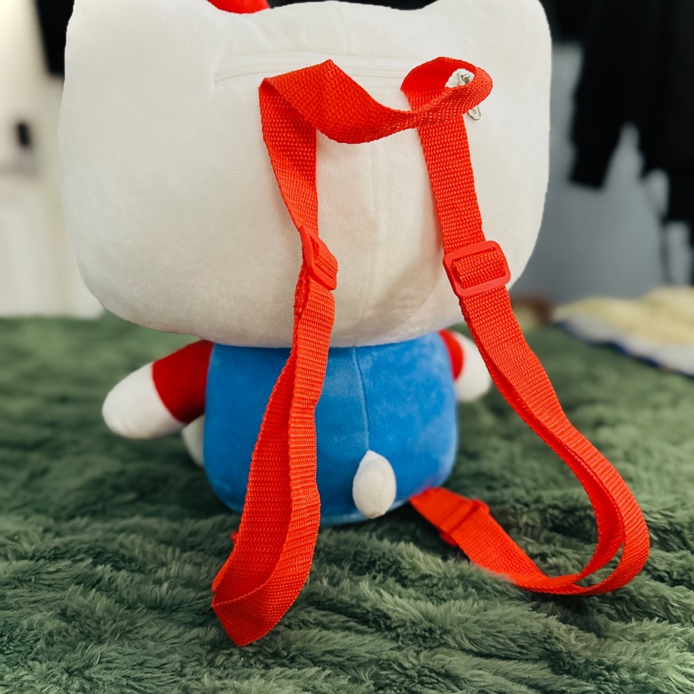 Hello Kitty Plush Backpack - Picture 2 of 2